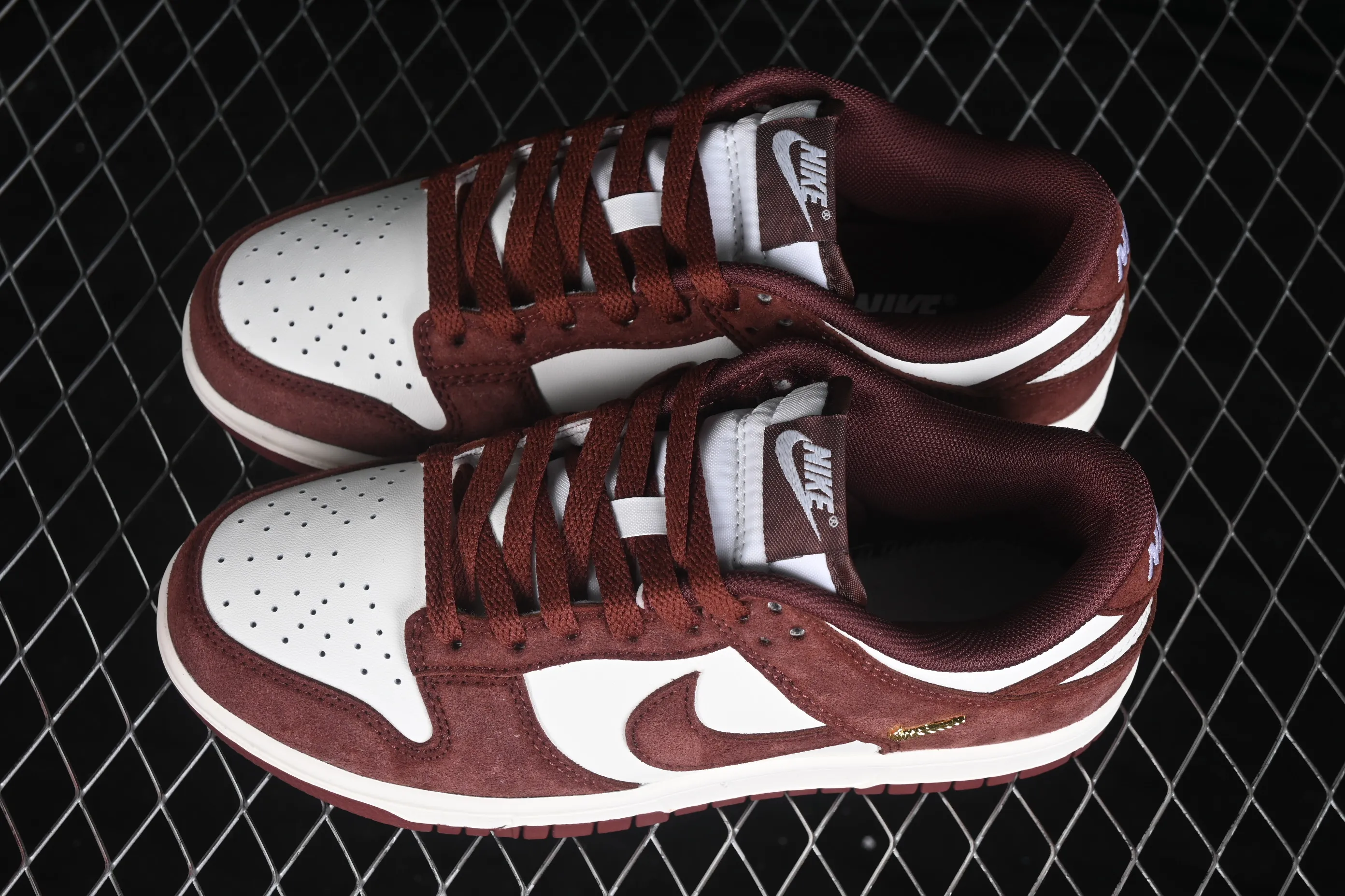 All Categories Nk SB Dunk Series Nk SB Dunk Low Low-top sneakers Nike SB Dunk Low Year of the Horse Burgundy Low-top casual sneakers IB4417-104